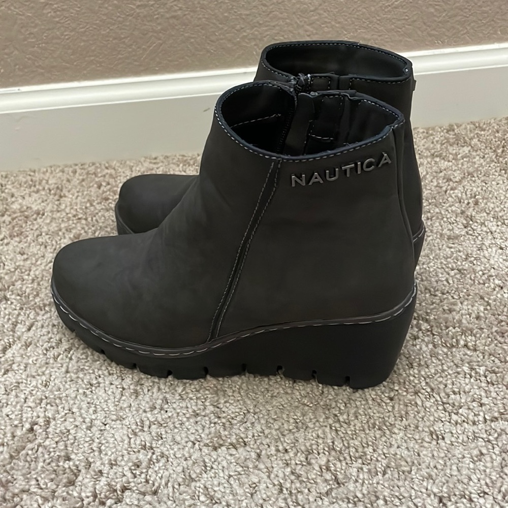 Náutica (5.5) Gray Booties